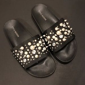 Steve Madden Black Slides